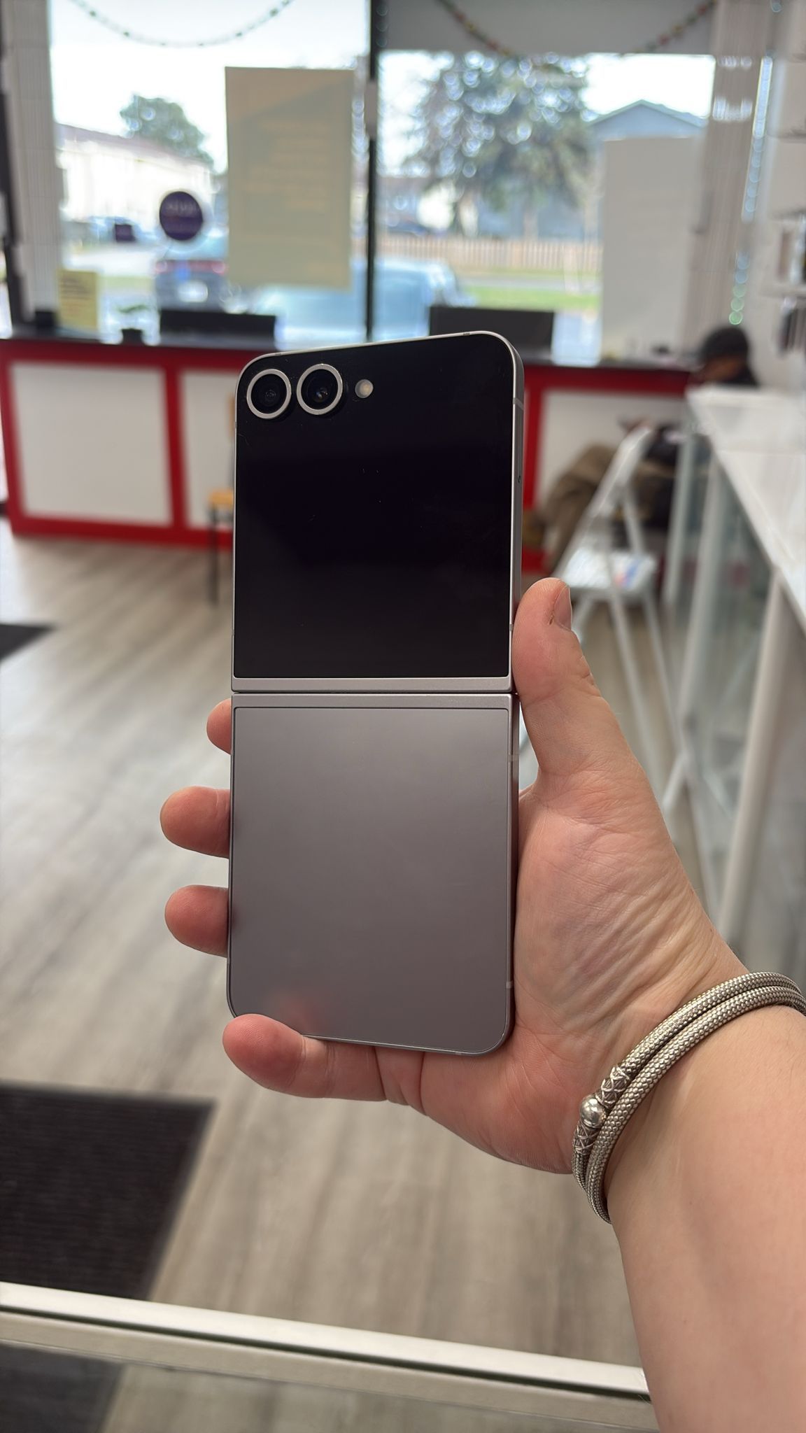 Samsung Galaxy Z Flip 6