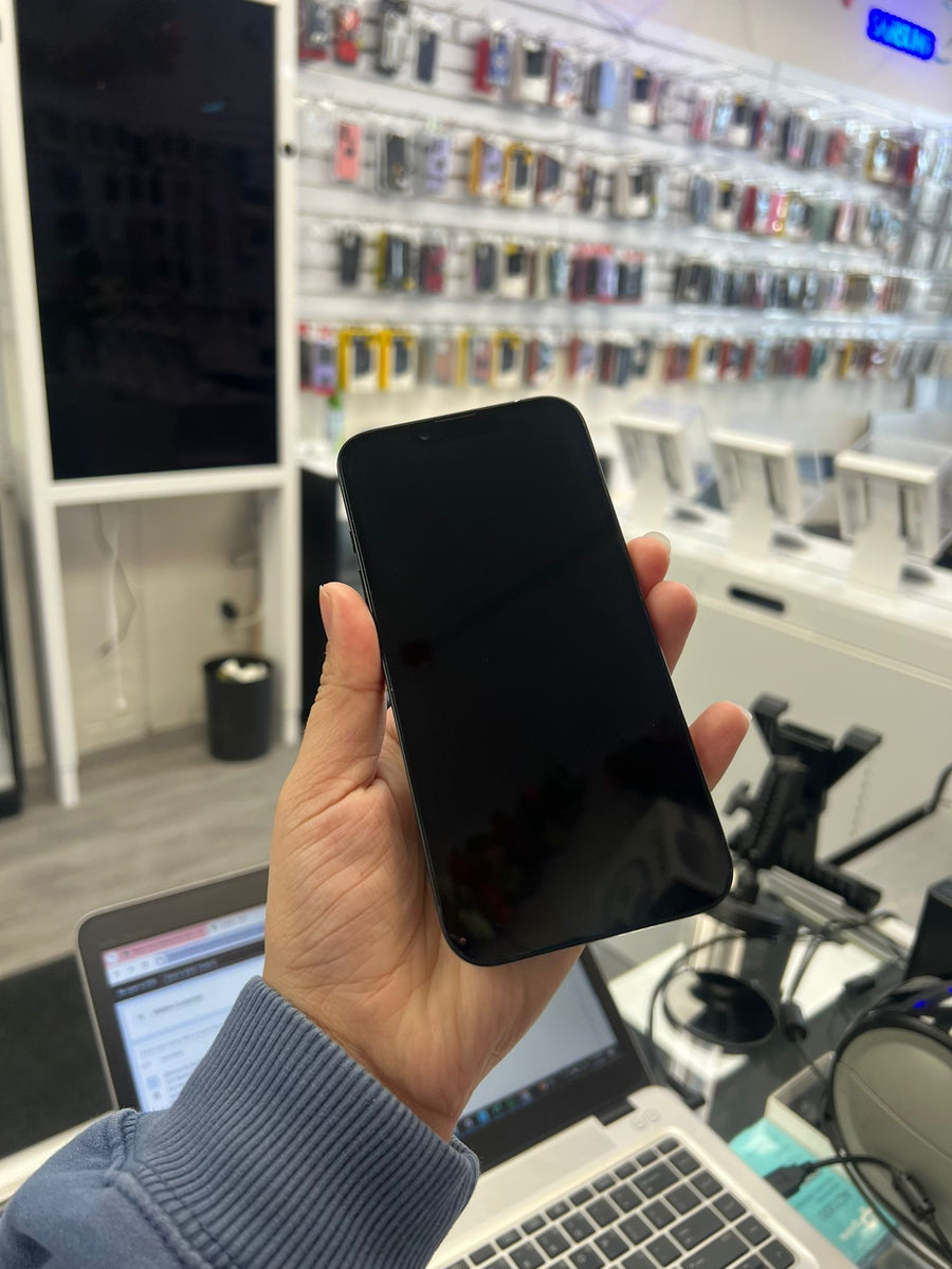 iPhone 16e